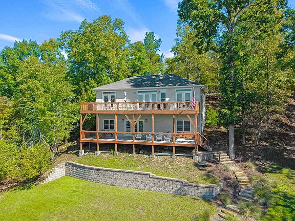 2nd image of 270 Twin Oaks Rd