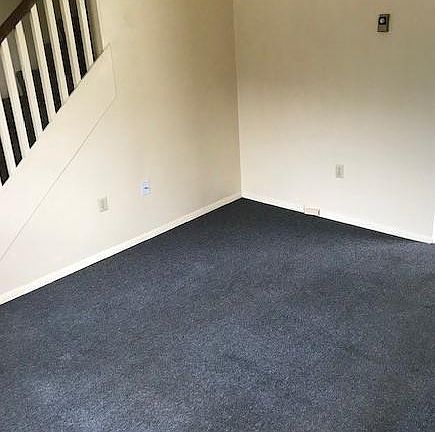 3rd image of 367 Woodpoint Ave #B