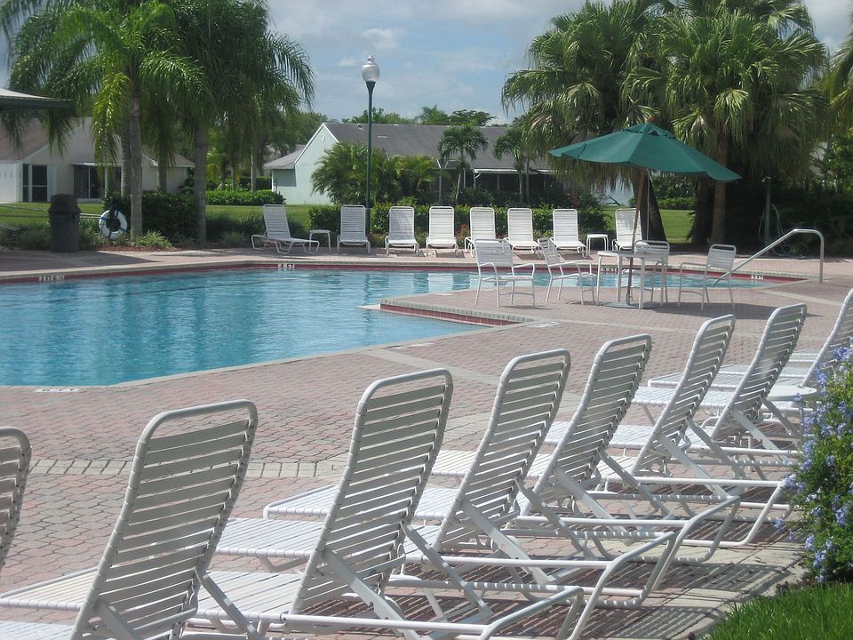 POOL @ CLUBHOUSE
