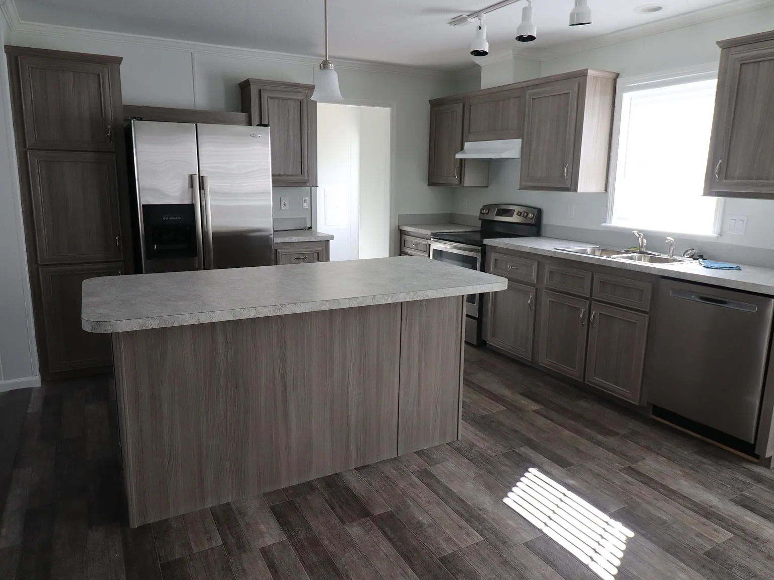 4 bed, 2.0 bath, 1352 sqft, $2,850 — Photo 3