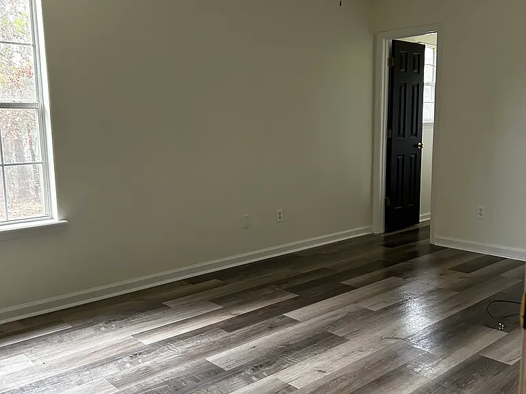 111 Ravenwood Ln — Photo 7