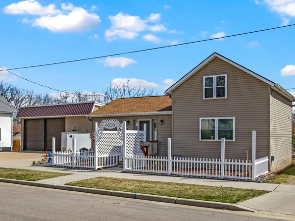 1716 Kilbourn Ave, Tomah, WI 54660