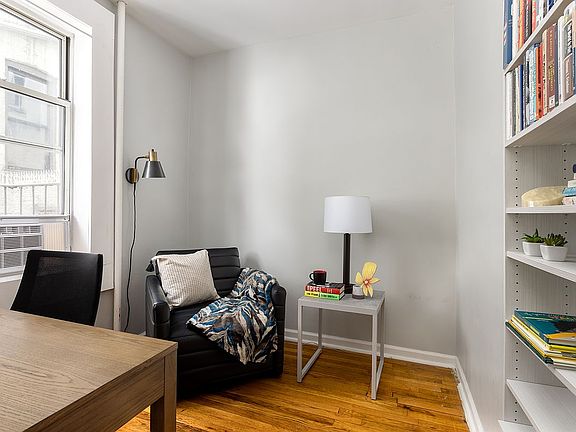 4th image of 125 E 4th St APT 14