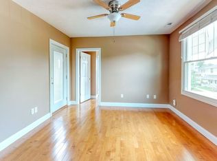 402 1/2 E 4th St, Bloomington, IN 47408
