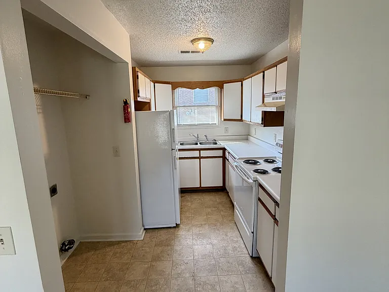 19 Driftwood Cir #2 — Photo 2