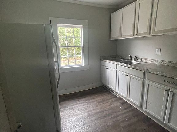 3rd image of 1418 Campbell St #2