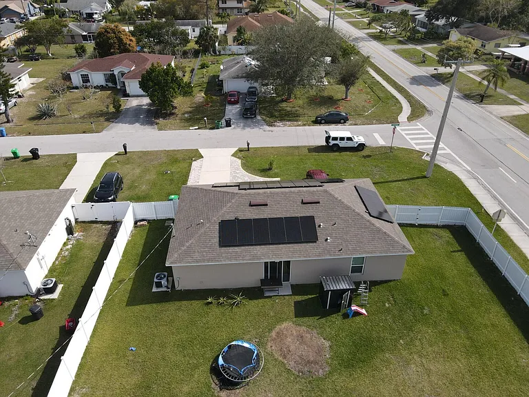 402 NE Mainsail St — Photo 19