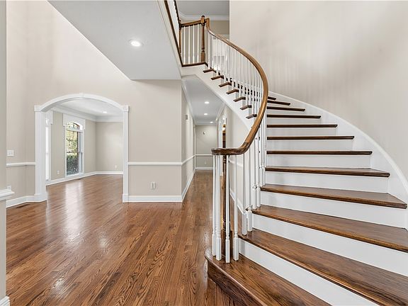 4th image of 202 Asheton Ln