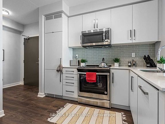 5th image of 5180 Yonge St Unit 612
