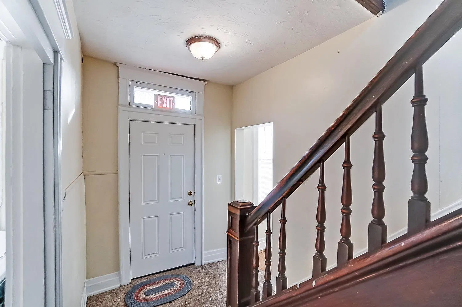 5 bed, 1921 sqft, $3,300 — Photo 4