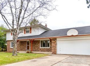 552 W Calumet Rd, Glendale, WI 53217