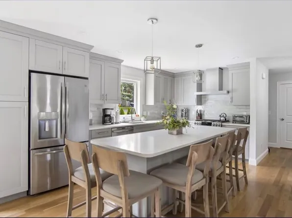 115 Ellery Ave, Middletown, RI 02842