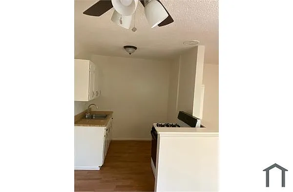 Building Photo - 1831 W Crestwood Ln #2