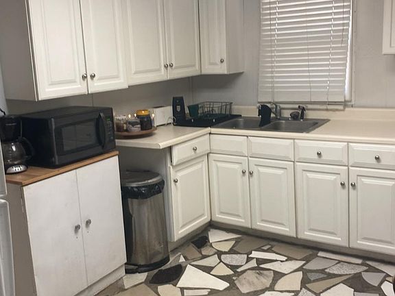 5th image of 836 S Park Rd SE
