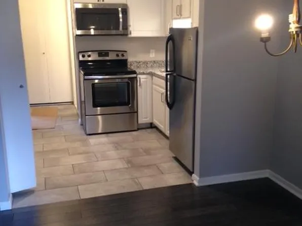 218 S Batchewana Ave #202, Clawson, MI 48017