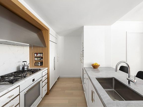 5th image of 212 Warren St APT 16G