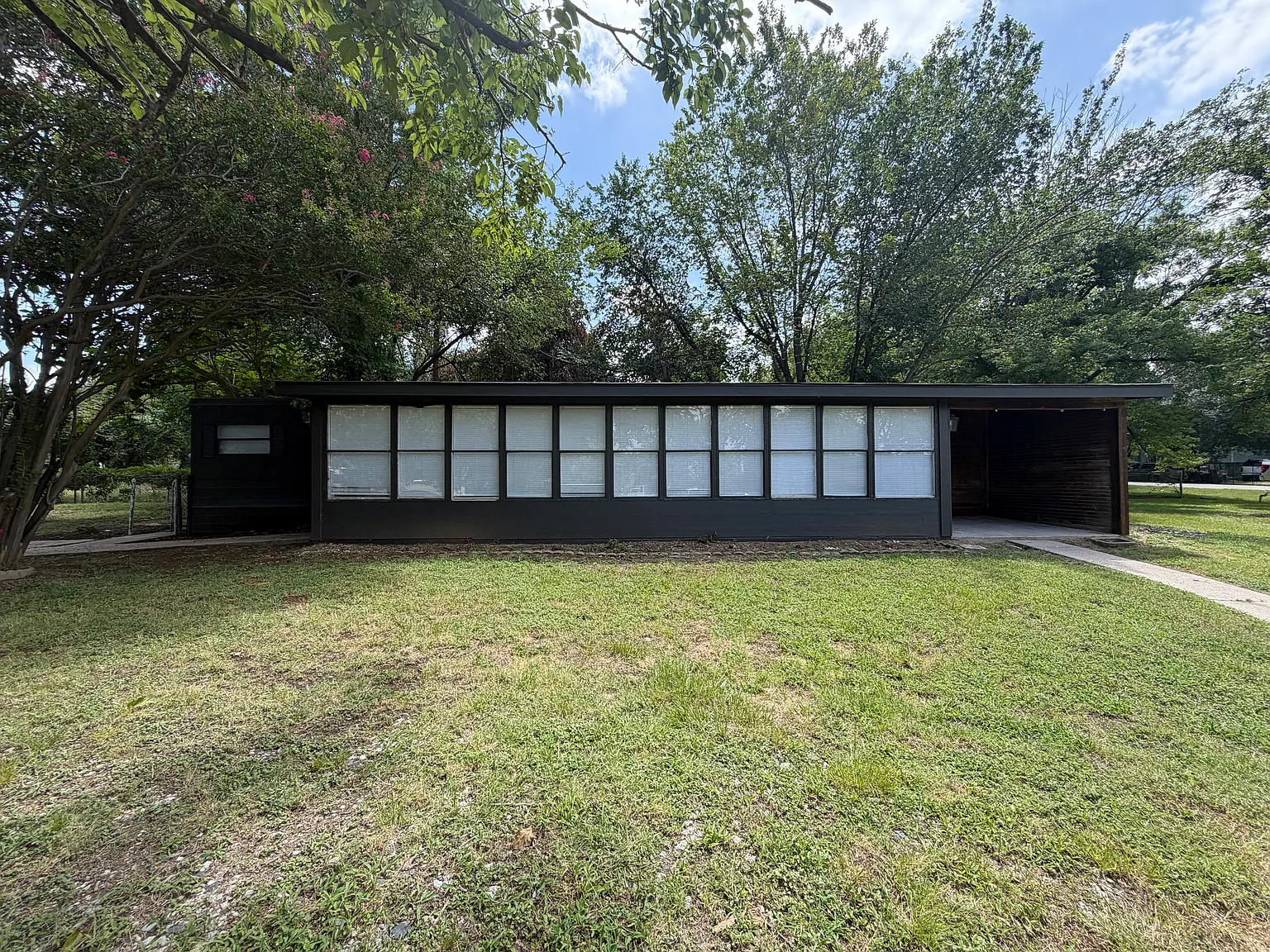 2 bed, 1424 sqft, $1,900 — Photo 1
