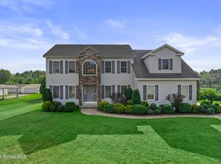 4 Anusesky Ln, Stillwater, NY 12170