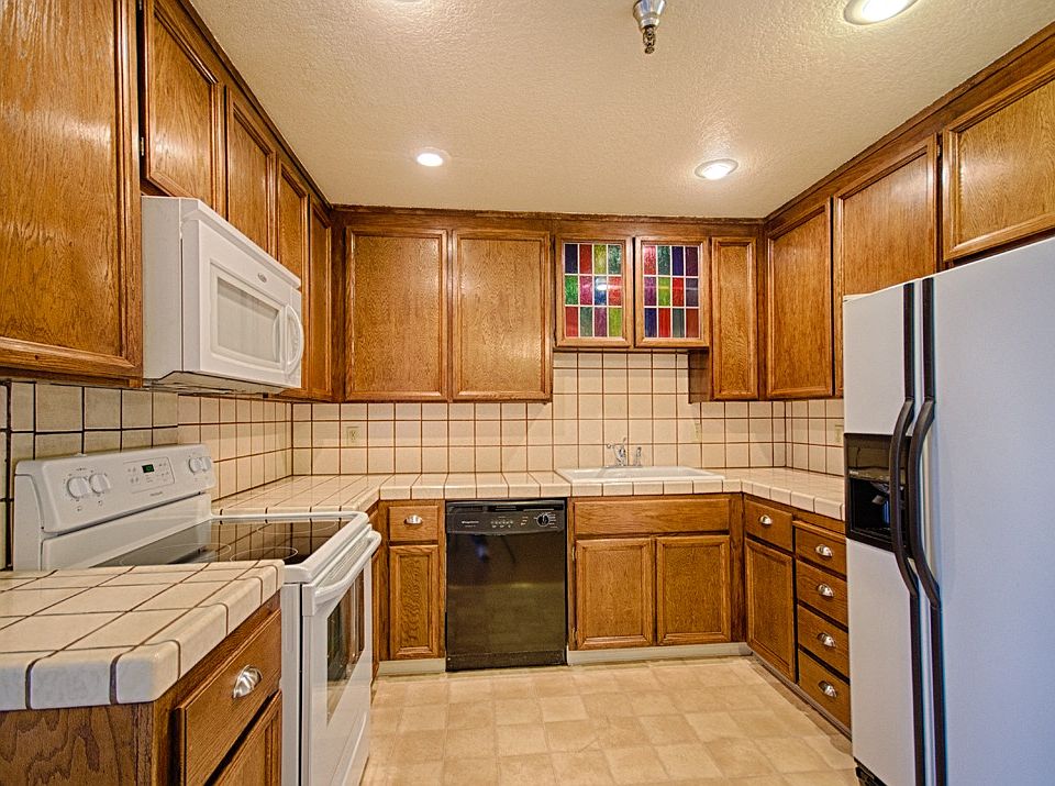 1st image of 375 Clifford Ave APT 218