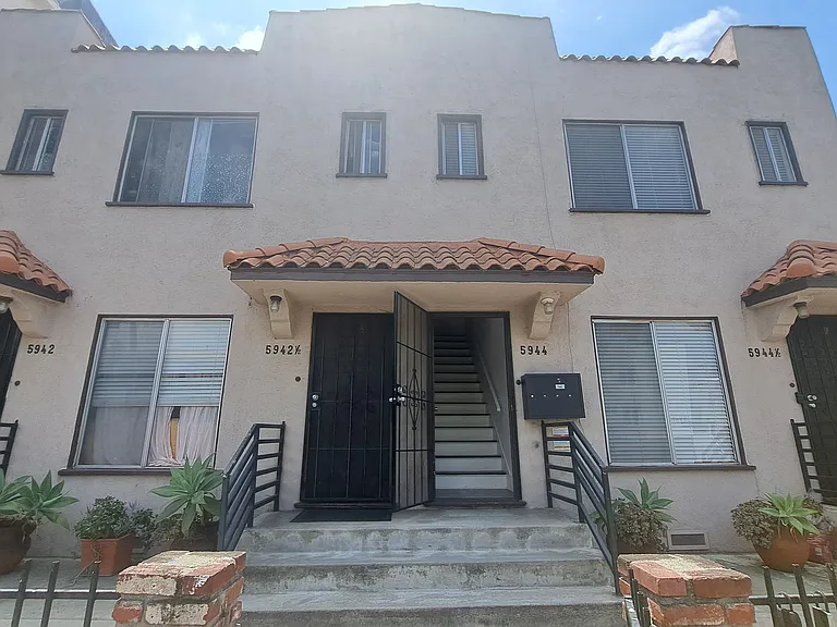 5944 Carlton Way — Photo 1