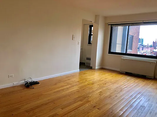 Rented by Douglas Elliman | media 16