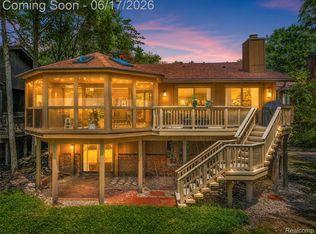 3709 Wabeek Lake Dr W, Bloomfield Hills, MI 48302