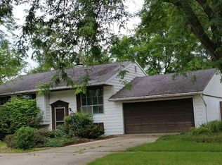1827 Grandview Dr, Beloit, WI 53511