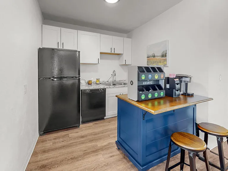 Creekside Apartments — Photo 19