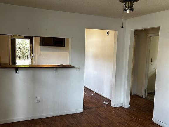 2nd image of 201 Grimes St