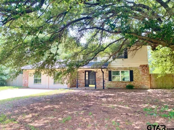 733 Country Rd #1203, Daingerfield, TX 75638