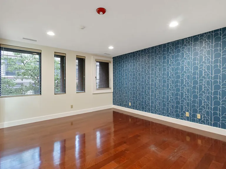 115 E Jefferson St — Photo 18