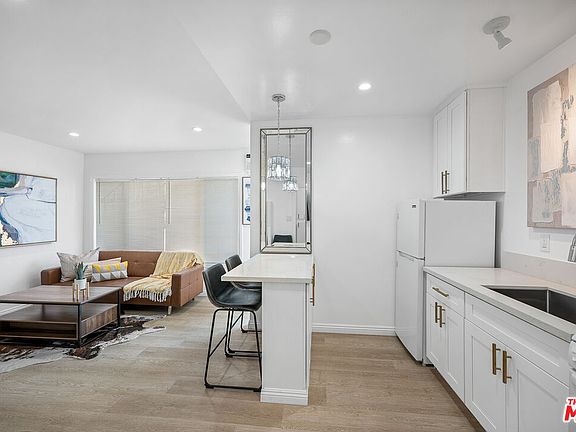 5th image of 4214 Montclair St #3