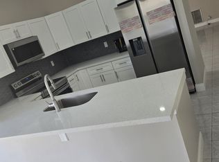 366 E Riverbend Dr, Sunrise, FL 33326