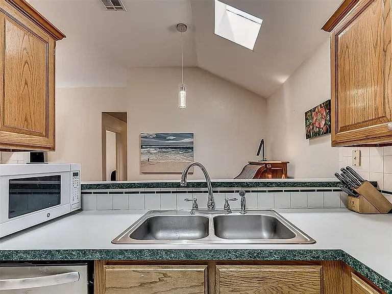 1325 White Oak Rd — Photo 5