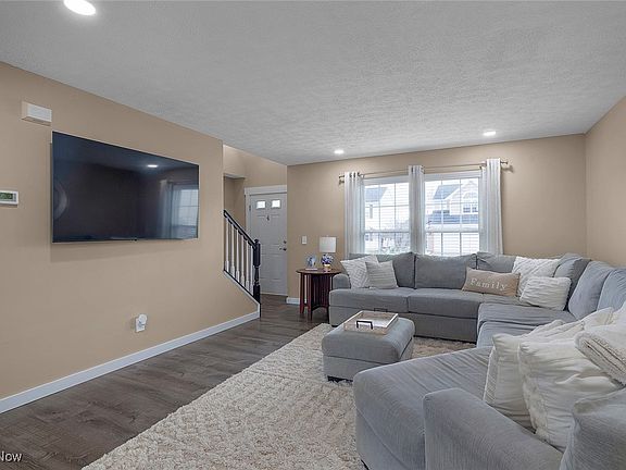 3rd image of 4871 Treeline Dr