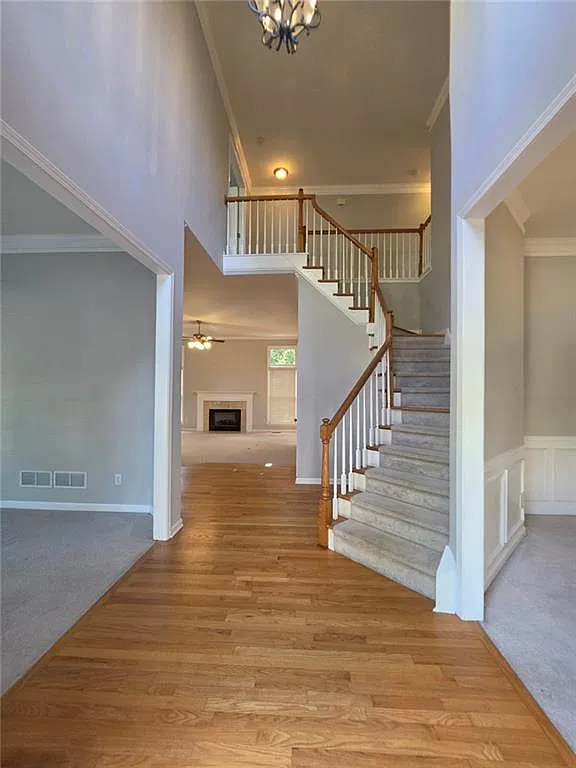 5 bed, 4.5 bath, 5792 sqft, $4,000 — Photo 2