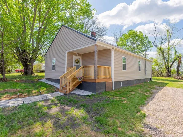 107 Leonard Ln, Galax, VA 24333