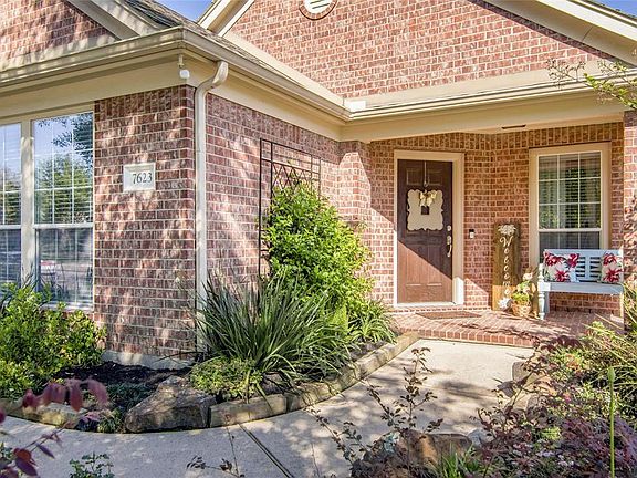 3rd image of 7623 Chateau Gate Ct