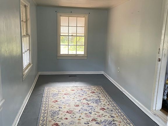 3rd image of 28 Cedar Knl