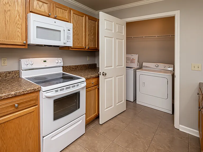 Guidry Row Apartments — Photo 18
