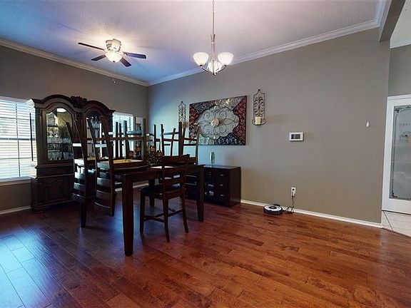 5th image of 908 Brown Dr