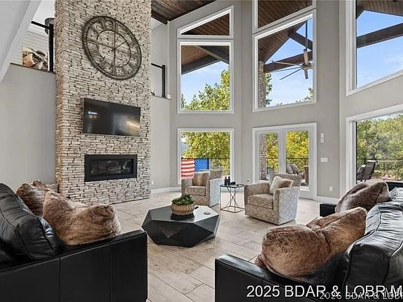 4th image of 2262 Brown Rd