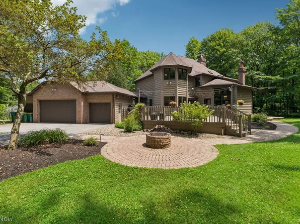 8840 Forest Edge Dr, Kirtland, OH 44094