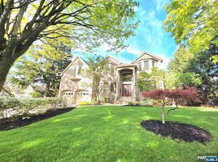 335 Bullard Ave, Paramus, NJ 07652