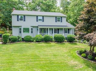 8 Frost Ln, Wading River, NY 11792