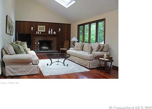 4th image of 34 Beechwood Dr
