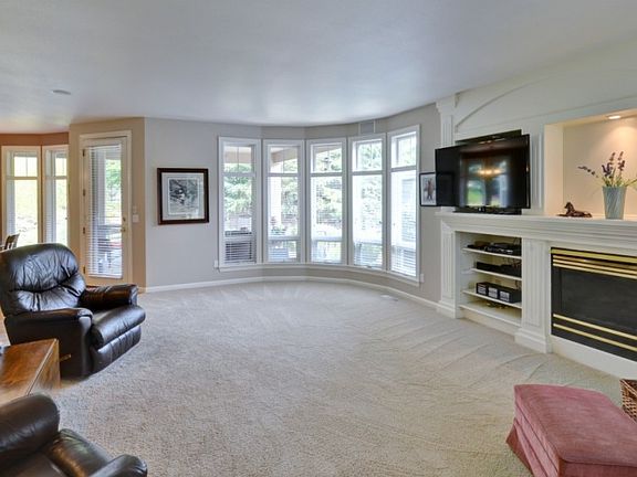 5th image of 281 Princeville Dr