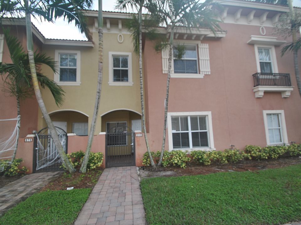 1st image of 280 Lake Monterey Cir