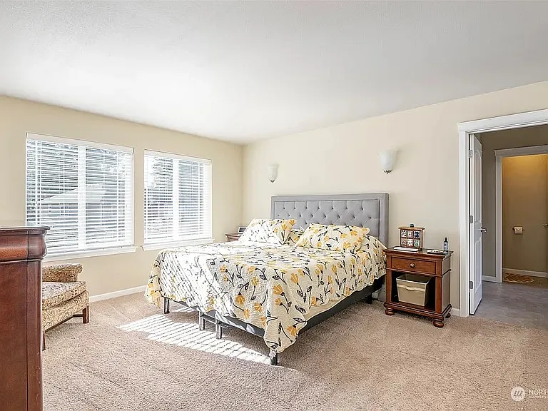4210 Dudley Dr NE — Photo 20
