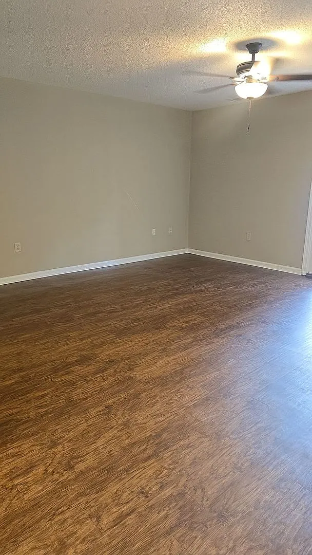2 Bed 1.5 Townhome for Rent — Photo 2